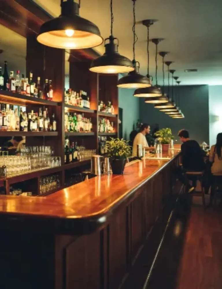 Bancone bar, quale materiale scegliere?: il parere dell’esperto