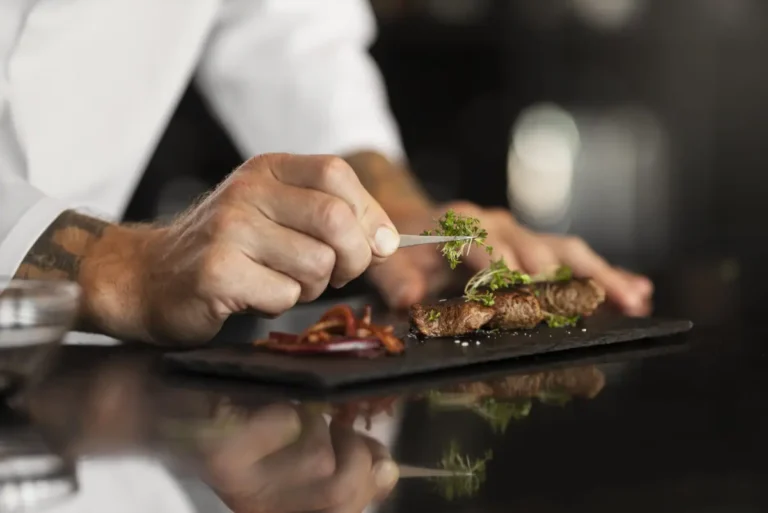 I segreti dei ristoranti stellati: come si raggiunge la perfezione in cucina e in sala