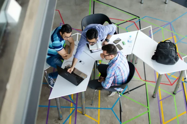 Marketing Digitale per il Food and Beverage: Strategie, Costi e il Pericolo di un Monopolio AI