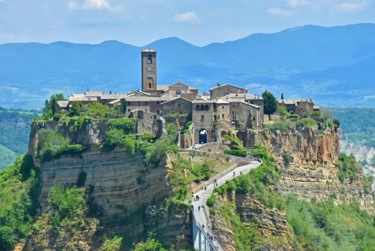 Civita di Bagnoregio: Un Soggiorno Incantato nei Bed and Breakfast del Borgo