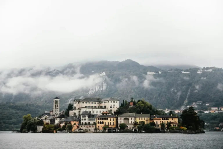 Soggiornare a Orta San Giulio: La Magia dei Bed and Breakfast sul Lago d’Orta
