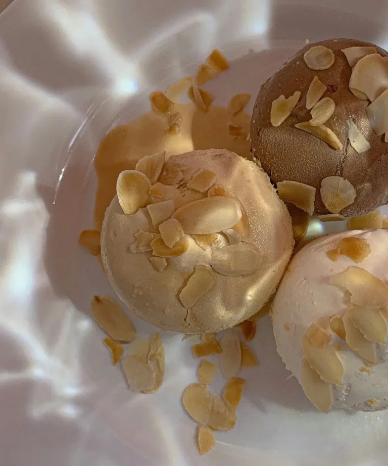 Come Fare un Gelato alla Mandorla con Pasta di Mandorle: Ricetta e Segreti per un Dessert da Maestro Gelatiere
