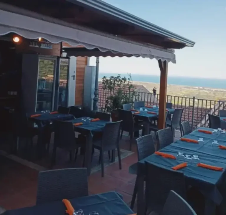 Scopri i Sapori di Rocca Imperiale: Un Viaggio Culinario nel Borgo