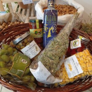 Cesta con prodotti calabresi