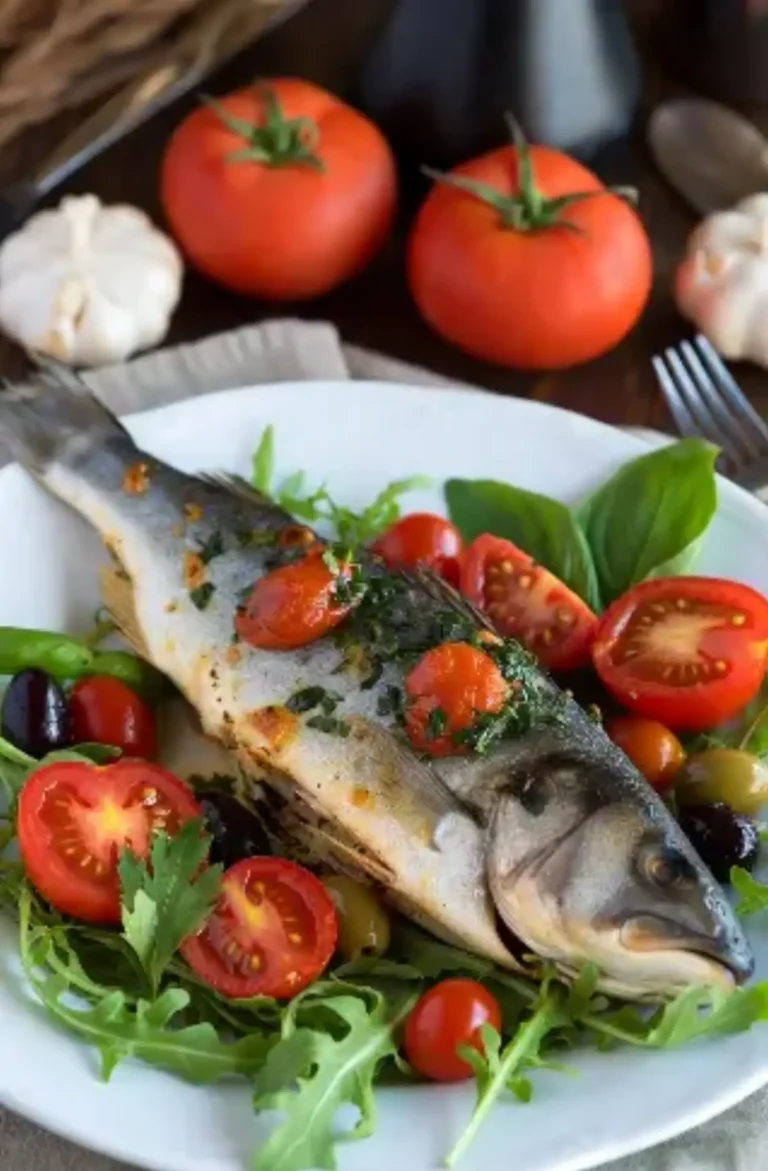 Pesce all’Acqua Pazza: la Ricetta Tradizionale Napoletana per un Secondo Leggero e Saporito
