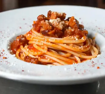 piatto di Bucatini all'amatriciana