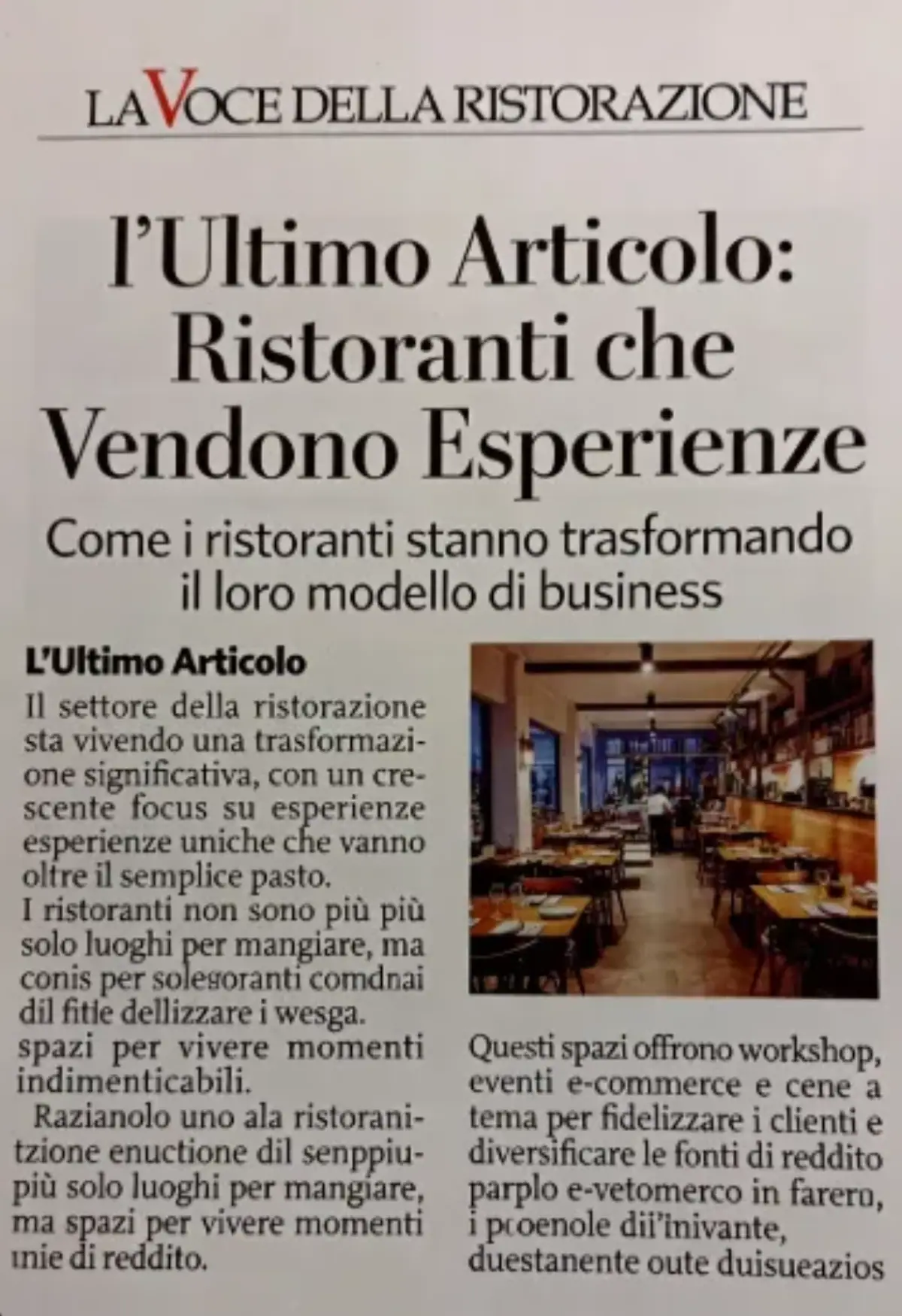 Pagina di una rivista intitolata “La Voce della Ristorazione” con logo in alto e grafica sobria (bicchieri di vino e tazzine stilizzati). Titolo principale in grassetto: “Il ristorante vende esperienze” con sottotitolo che parla di serate a tema, per fidelizzare clienti e diversificare ricavi. Foto centrale: sala ristorante calda con tavolo apparecchiato
